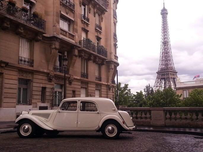 Citroën traction avant beige vintage à louer pour votre mariage