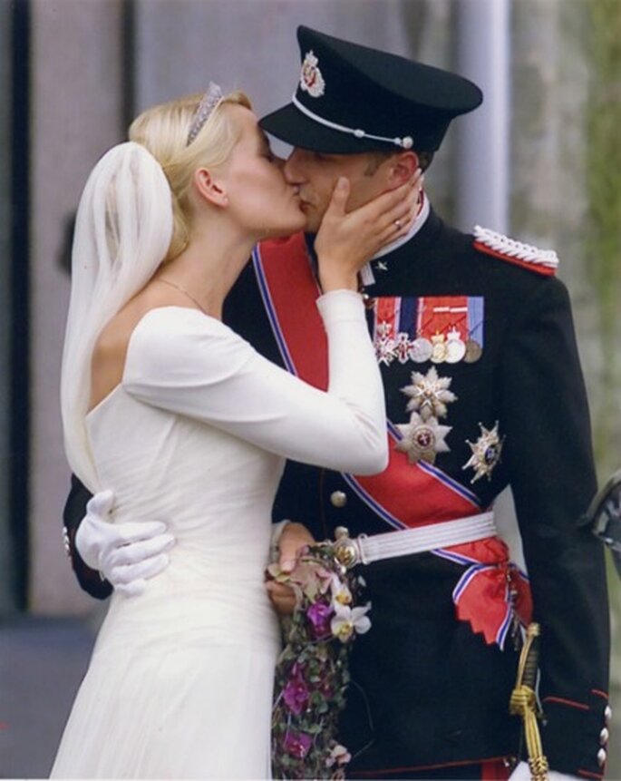 El beso de la boda real de Haakon de Noruega y Mette Marit
