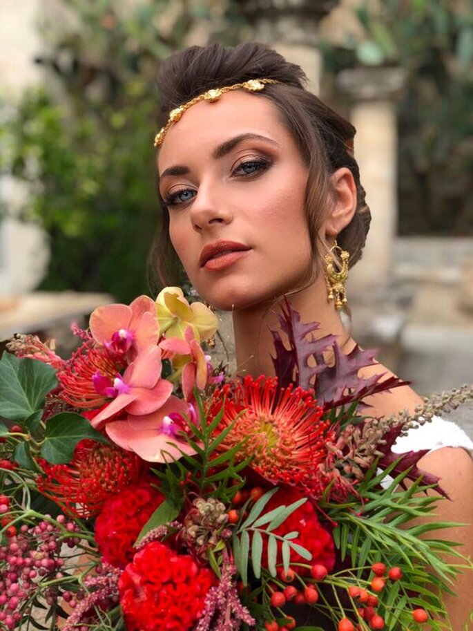 Sposa con bouquet stile greco di Zair'art Flower Deco