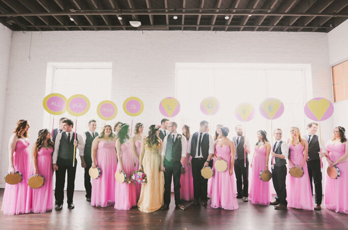 Real Wedding: Un festival de color inspirado en los años 70 - Foto June Bug Company