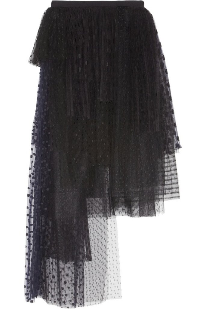 Falda de tul en color negro con asimetrías de Chloé - Foto Net A Porter
