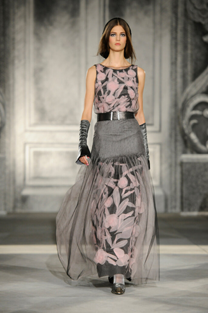 Kleider mit herbstlichen Charme findet frau ebenso in der Chanel-Kollektion – Foto: Chanel Otoño Invierno 2013