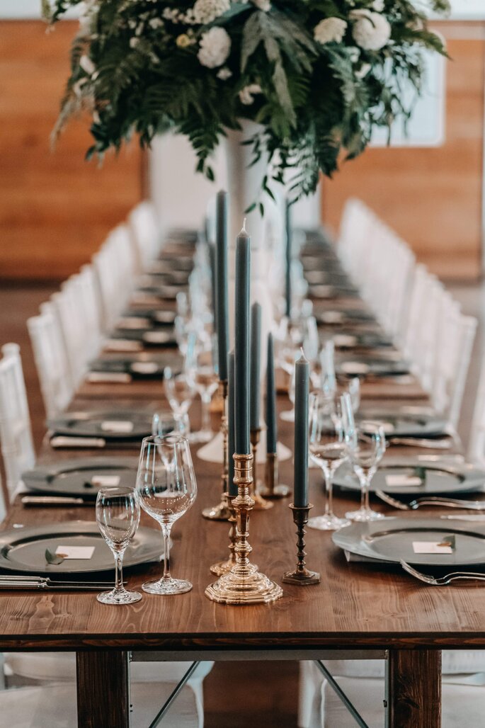 Hochzeit Tischdekoration weiß grün rustikal elegant