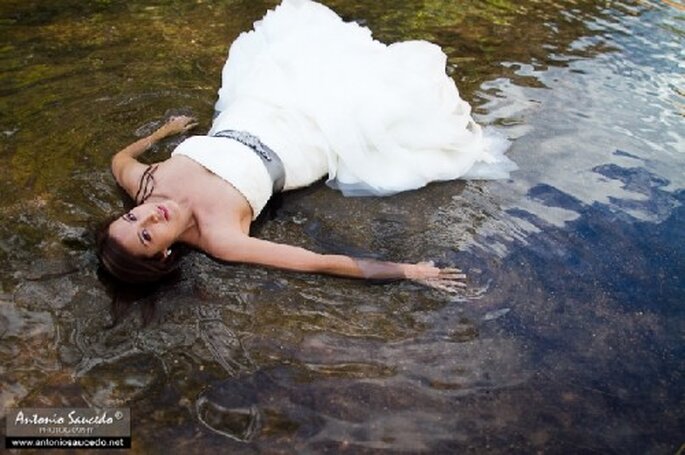 Sesión de fotos Trash the Dress bajo el agua - Foto Antonio Saucedo