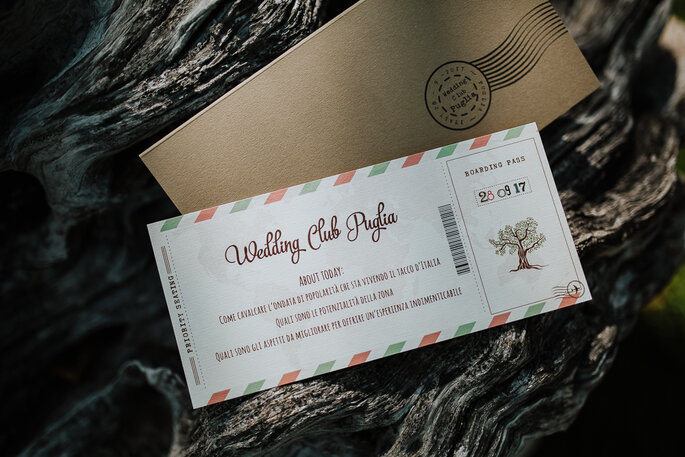 Un originalissimo boarding pass ha accolto i nostri ospiti - Foto: Marco Schifa Wedding Photography