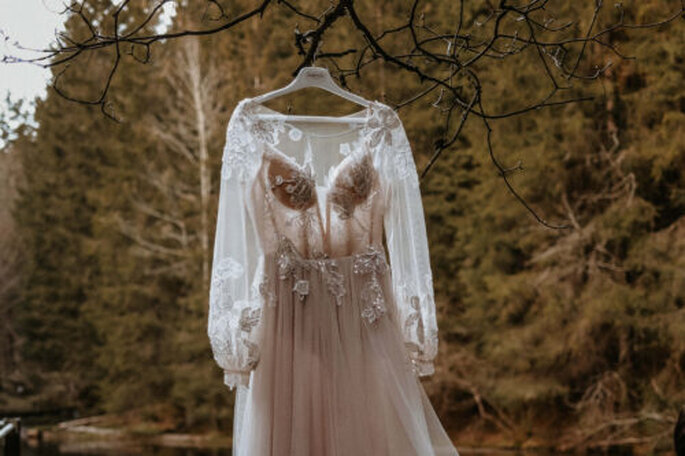 Brautkleid im Wald