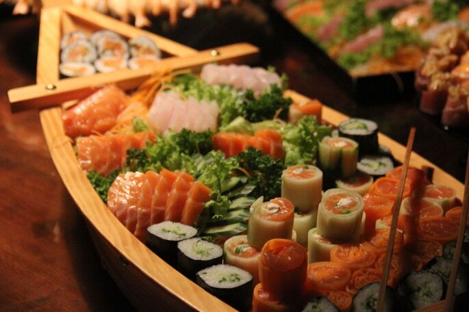 Barca de sushi para casamento