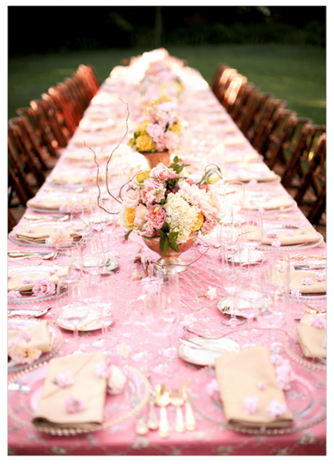 Un mantel en color rosa pastel romperá con todo lo tradicional - Foto Jessica Lewis NLC Productions