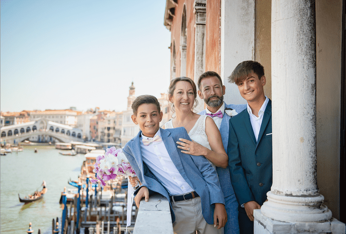 Les mariés et leurs enfants à Venise