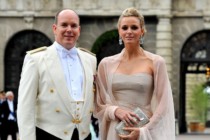 Fürst Albert II von Monaco und Charlene Wittstock. Ihr Brautkleid wird von Modezar Georgio Armani entworfen. Quelle Foto: stern.de
