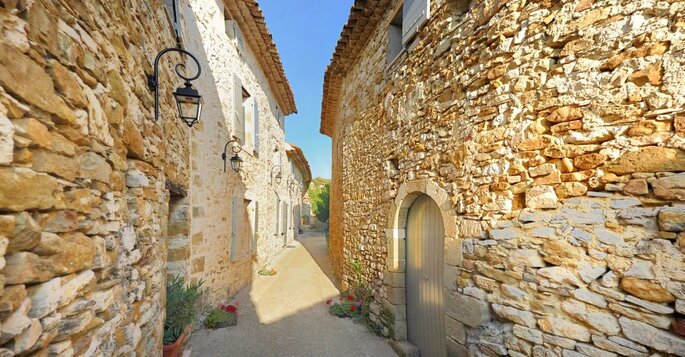 les ruelles du Clos du Tuilier typiques de la Provence