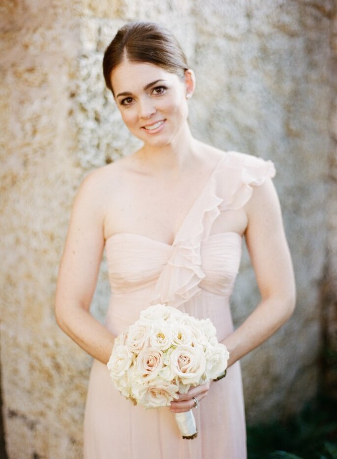 Colores neutros en los vestidos de tus damas de boda - Foto Julie Cate Photography