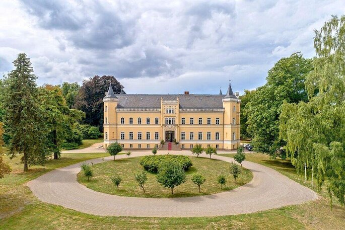 Schloss Kröchlendorff mit weitläufigem Park für Märchenhochzeiten
