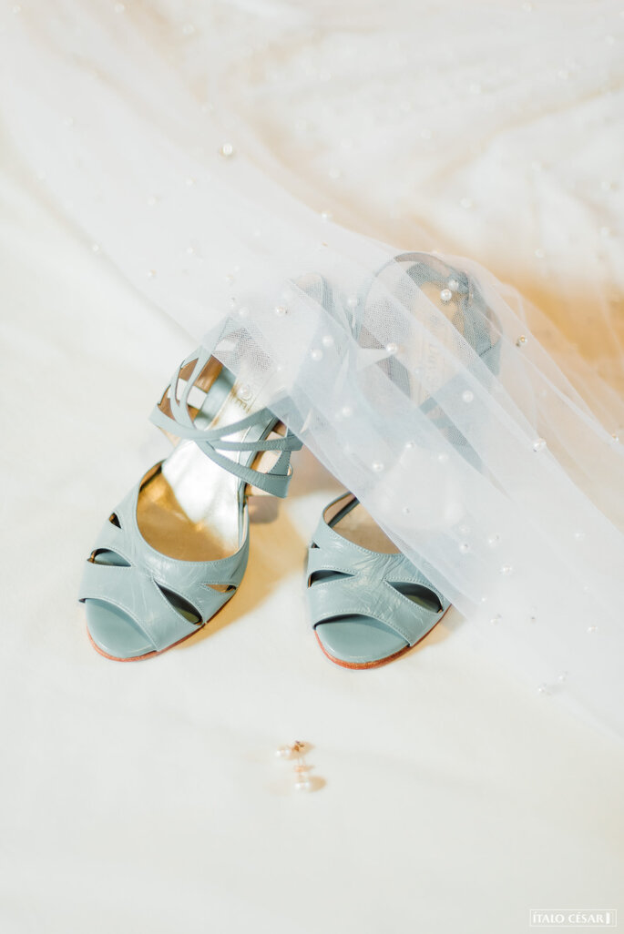 Sandália azul para casamento
