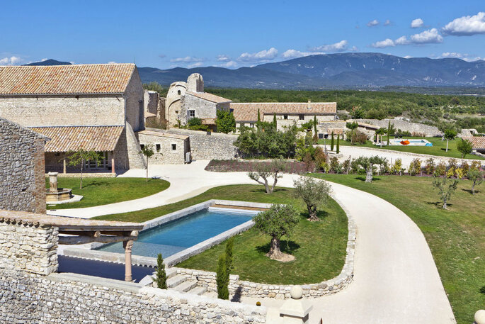 lieu de réception avec piscine en Provence