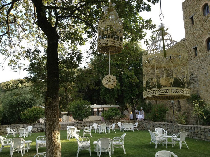 Castello di Rosciano, giardino allestito con elementi arredo