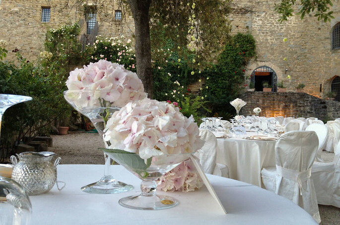 Castello di Rosciano, particolare allestimento tavoli, fiori