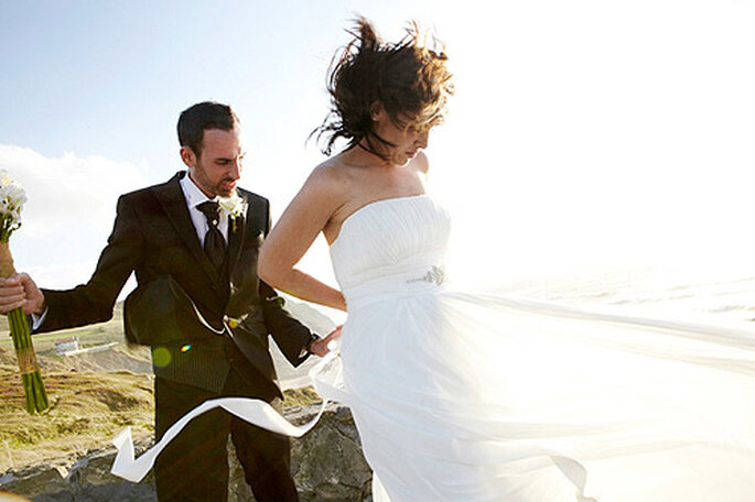 ¿Has pensado incluir las fotos más espontáneas en tu álbum de boda? Foto: Doble A Foto