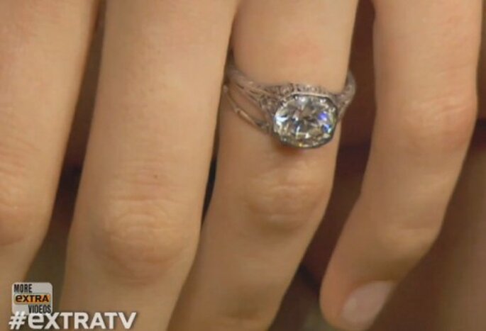 Adam Levine le propuso matrimonio a Behati Prinsloo con un anillo antiguo - Foto Extra TV YouTube
