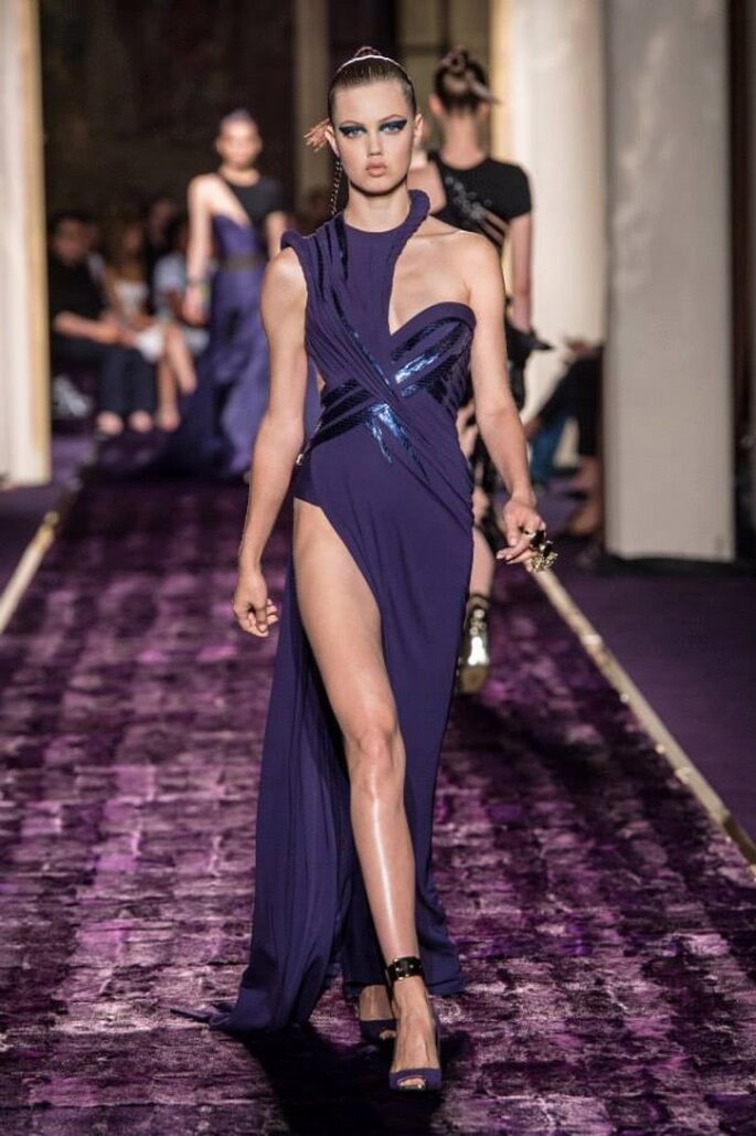 onregelmatig graan Plaats La colección alta costura otoño 2014 de Versace: Lo mejor para las  invitadas de boda que no le temen a nada
