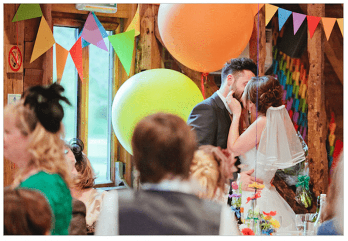 Una boda súper divertida inspirada en los colores del arcoíris - Foto We Heart Pictures