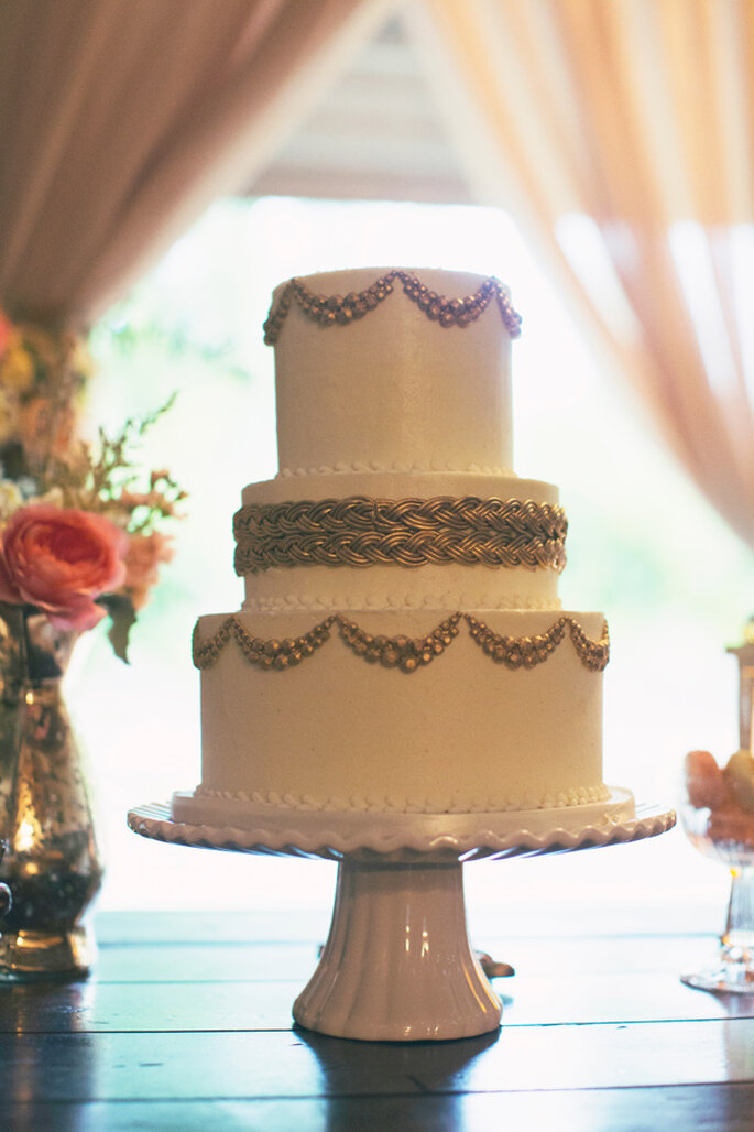 Blush + dorado en una boda vintage elegante. Foto: Alixann Loosle Photography