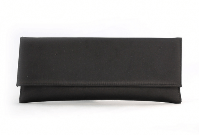 Bolso de fiesta en color negro con estilo minimalista - Foto Aire Barcelona
