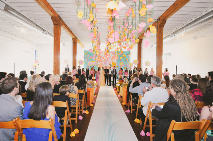 Real Wedding: Un festival de color inspirado en los años 70 - Foto June Bug Company