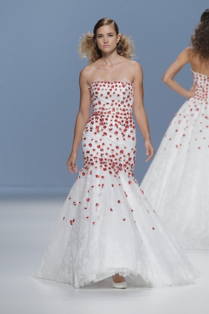 Vestidos de novia primavera 2015 con asomos de color - Foto Cymbeline