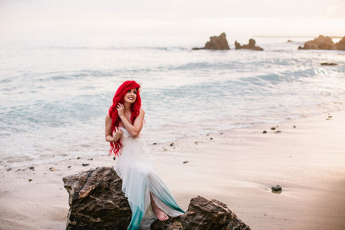 Vestidos de novia tie dye. Credits: Mark Brooke Photography