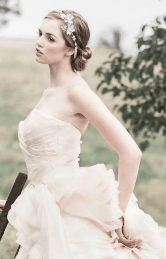 Diadema con pedrería para novia inspirada en la tendencia boho chic - Foto Enchanted Atelier
