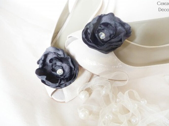 Clips chaussures de mariée noirs - Photos : Cereza sur la déco