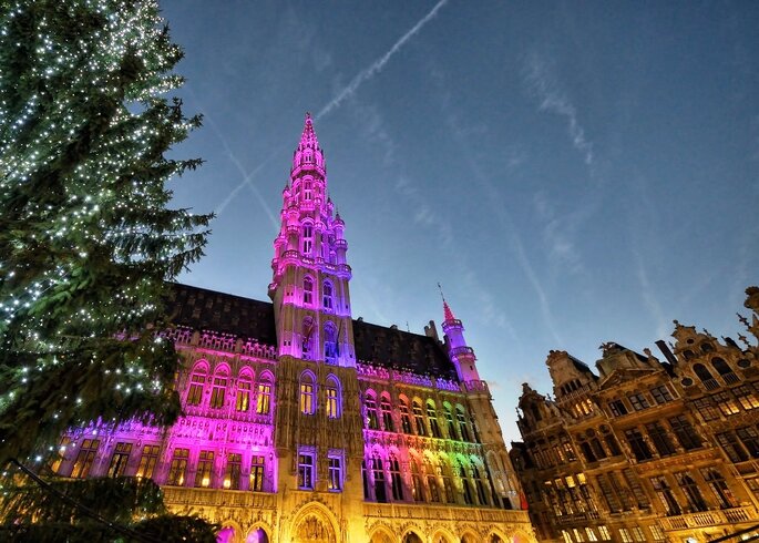 Christmas illumination of Grand Place in Brussels, BelgiumNúmero de la imagen168661958Derecho de autor skyfish