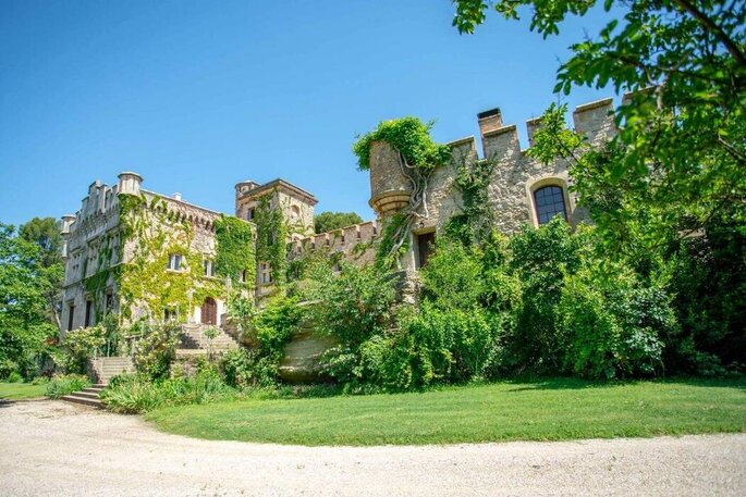 Château plein de cachet dans le Vaucluse pour réception