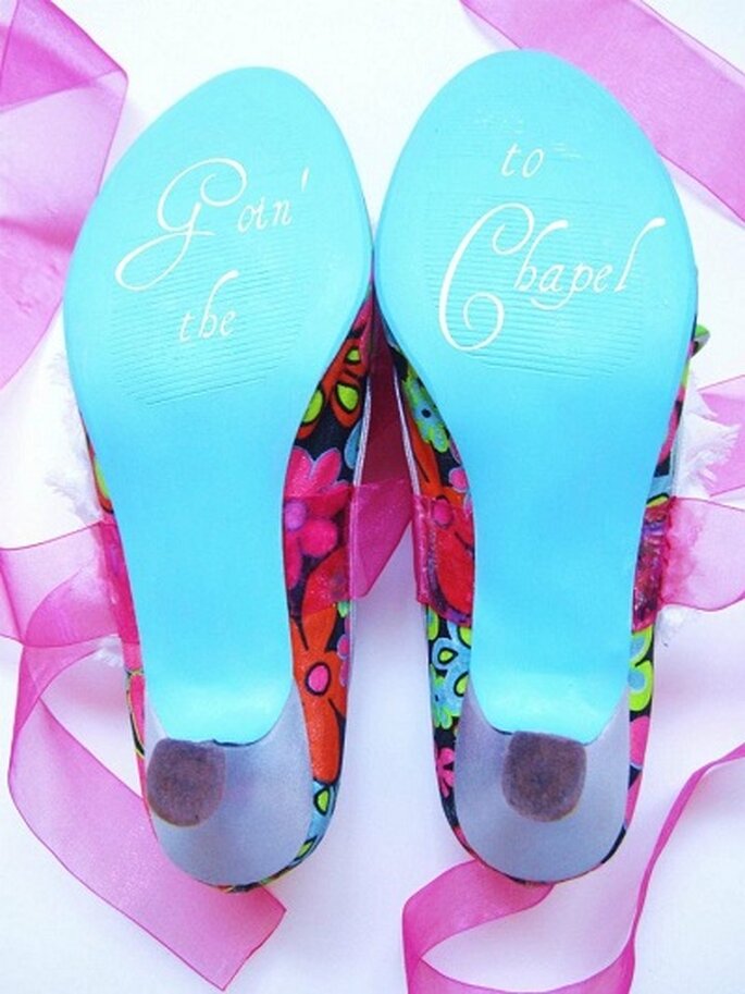 Zapatos de novia pintados a mano. Foto: LoveMirandaMarie