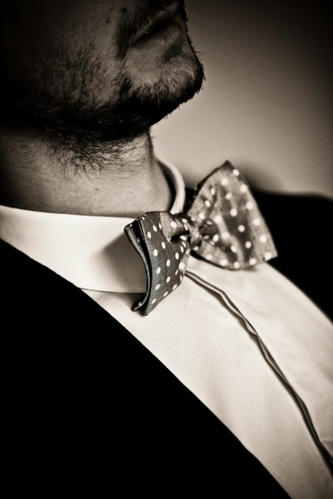 Le noeud papillon, un accessoire top tendance dans les mariages - Photo : Sébastien Delacrose