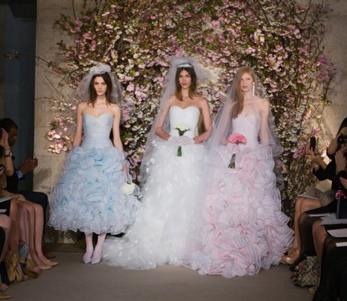 Vestidos de novia en colores pasteles en la colección primavera 2012 de Oscar De La Renta