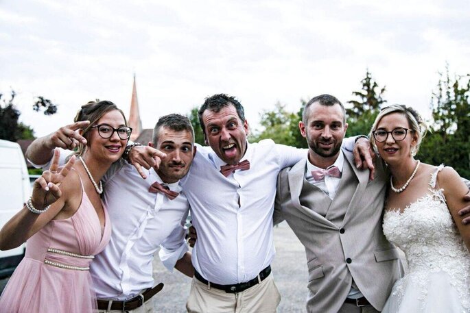 photo de groupe le marié et ses amis