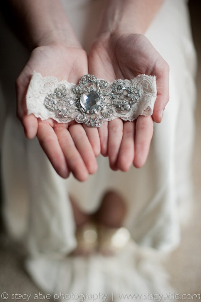 Elegante liguero de novia estilo vintaje de encaje - Foto Emily Riggs Bridal