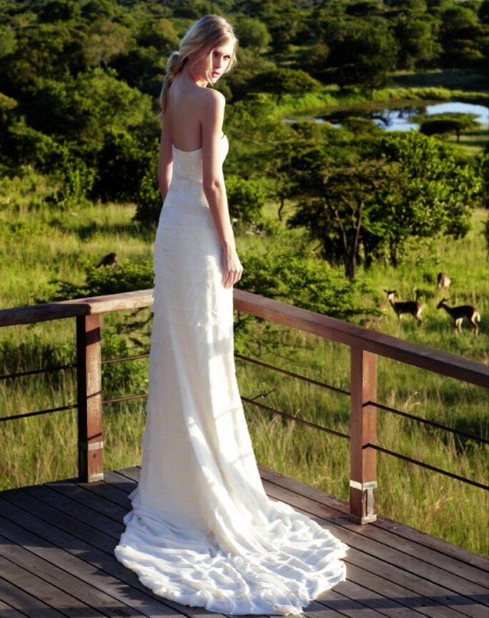 Vestido de novia sencillo y con caida - Foto Amanda Wakeley