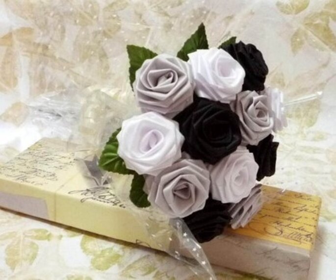 Bouquet origami noir et blanc - Lunatiger sur Etsy.com