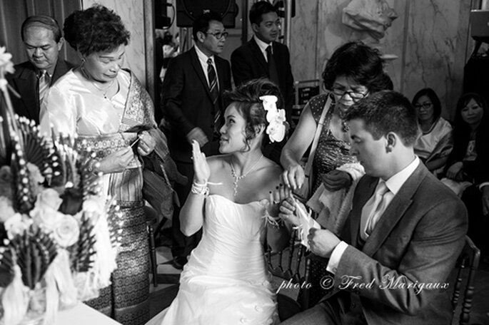 Real Wedding Agnès et Jospeh, cérémonie Bouddhiste Laotienne traditionnelle - Fred Marigaux