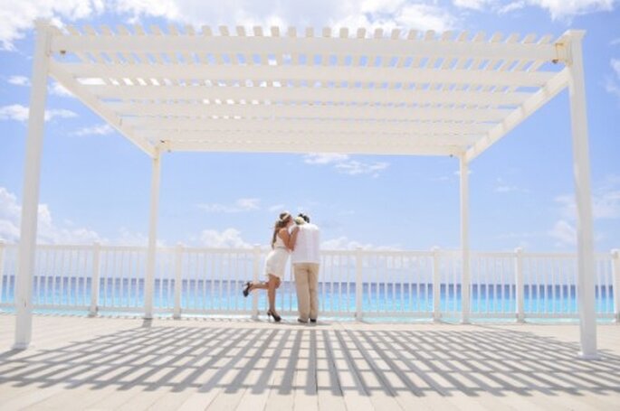 Ceremonia de Arena. Foto de Cancun WhiteChic Wedding & Events