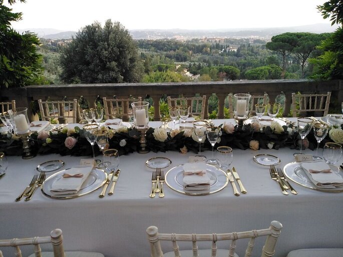 Banquet de mariage avec vue sur la campagne italienne