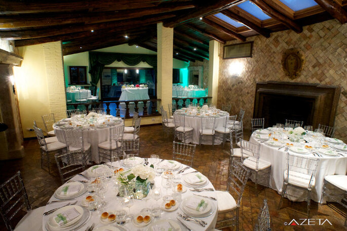 Borgo della Merluzza - tavoli rotondi sala interna