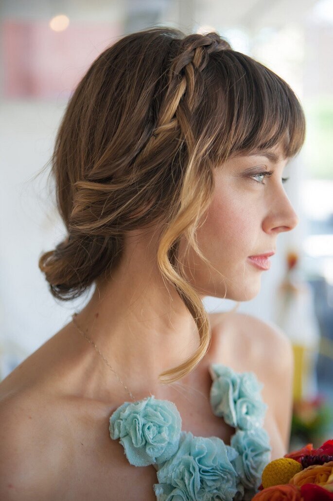 Lazo de Terciopelo para una Invitada con trenza » OUI Novias  Peinados  boda trenza, Peinados boda pelo largo, Inspiración de cabello