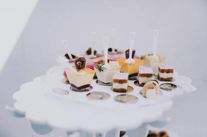 Bunte Desserts bei der Hochzeit von Elena & Ralf im Schloss Meggenhorn.