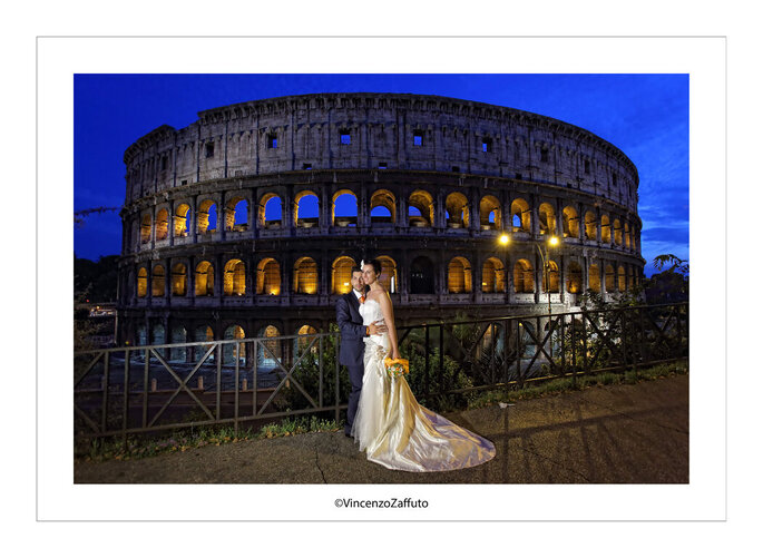 sposi davanti al Colosseo, sera