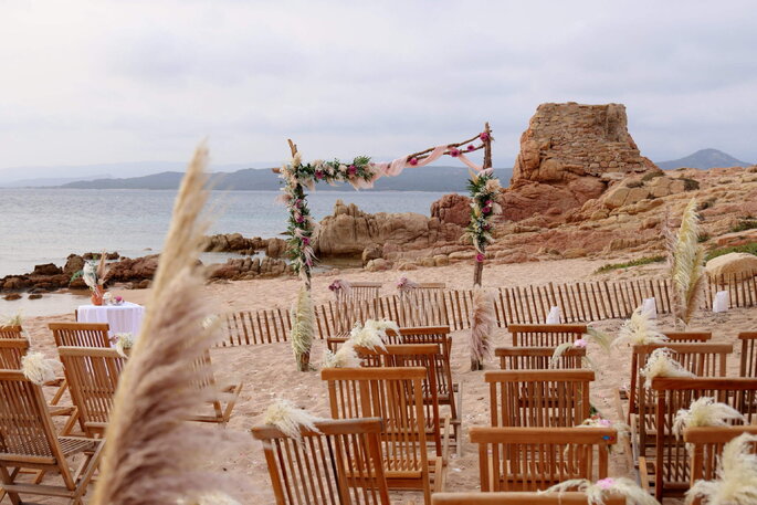 Un mariage organisé sur une plage 