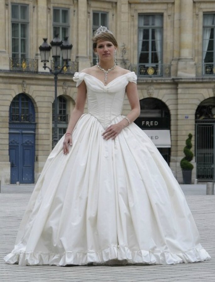 Agnès Szabelewski crée sur mesure la robe de mariée de vos rêves